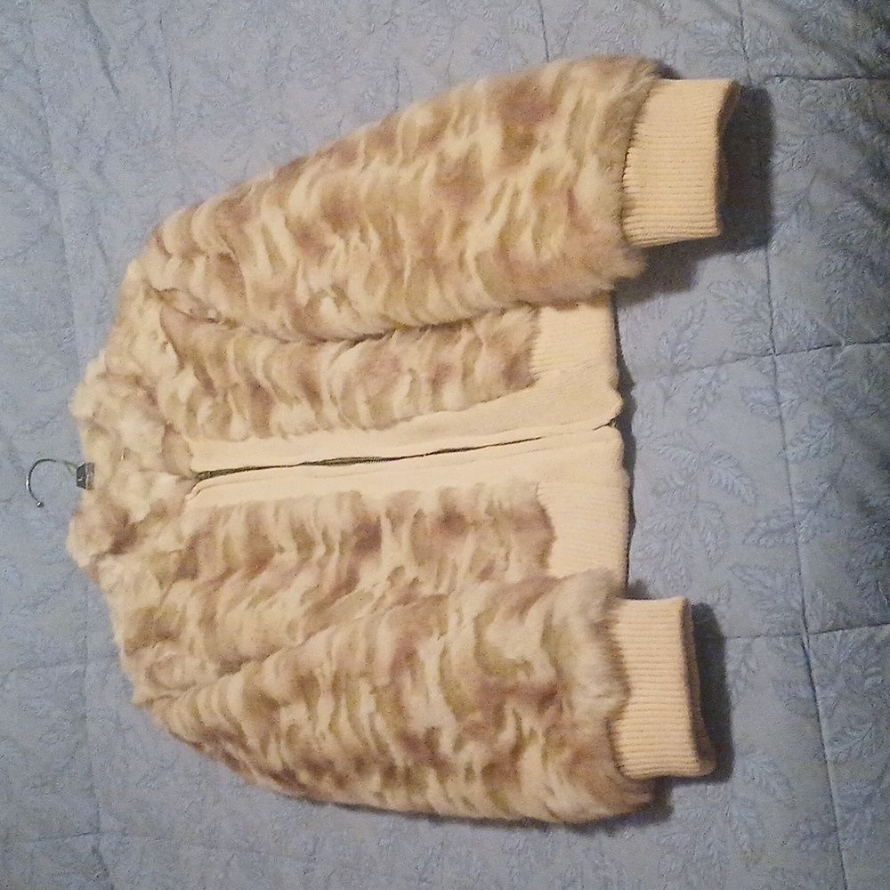 Coffee Shop Women's Cream and Tan Faux Fur Jacket Size Medium